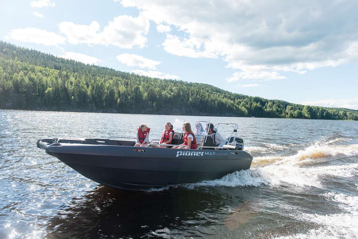 Find a boat that is suitable for your family